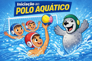 Crianças e mascote praticando iniciação ao polo aquático na piscina do Clube Curitibano